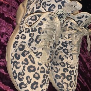 AIR HUARACHE BY NIKE